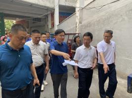 黄智迅率队深入同叔路农贸市场对“创文巩卫”重点区域整改落实开展“回头看”