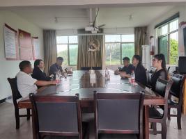 市农发集团党委委员、副总经理吴娓一行赴大鹿村开展调研走访活动