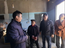 市农发集团党委书记、董事长王柏荣率领导班子一行赴大鹿村开展调研走访慰问活动