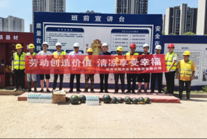 市农发集团党委副书记、总经理胡建军率队赴伍塘路农贸市场建设项目现场开展夏季送清凉慰问活动